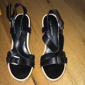 black wedges